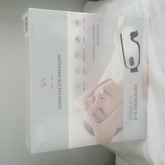 SKYLINECORDLESS EYE MASSAGER.